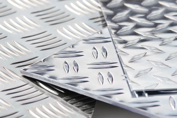 Алюминиевый рифлёный лист: применение и особенности